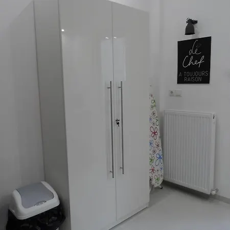 Laura Deluxe * سالونيك