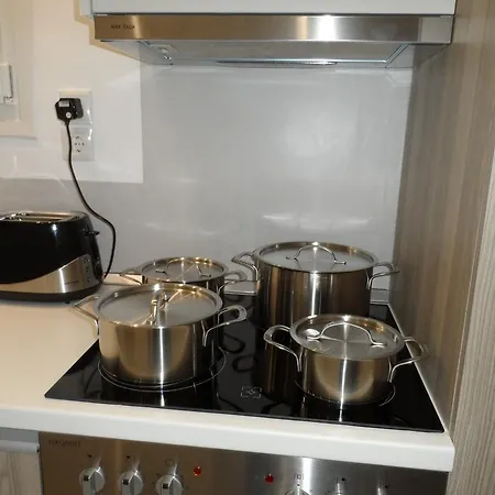 Laura Deluxe * سالونيك